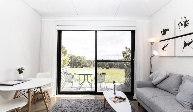 Hanging Rock Views, King Suite in luxury B&B