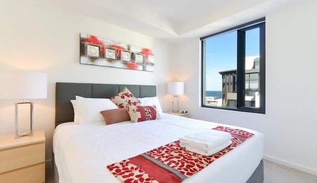 StayCentral - Spacious Seaviews (Port Melbourne) - Bay Street Port Melbourne - 1 Bedroom, 1 Bed, 1 Bathroom, 1 secure parking spot.