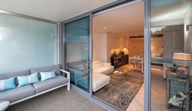 Woolloomooloo - WMLOO - Cowper Wharf Road - Stylish Studio with Balcony, BBQ Parking by Woolloomooloo Wharf