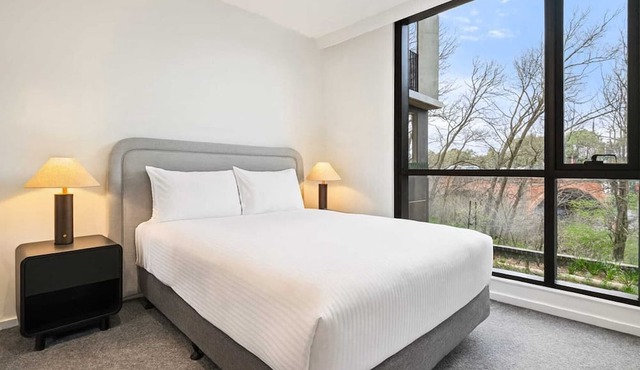 Brand-New 2-Bed with Rooftop Access