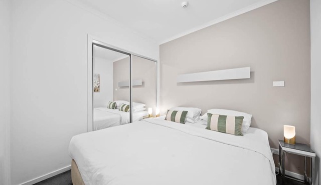 Bright 1-Bed Apartment in Greenway