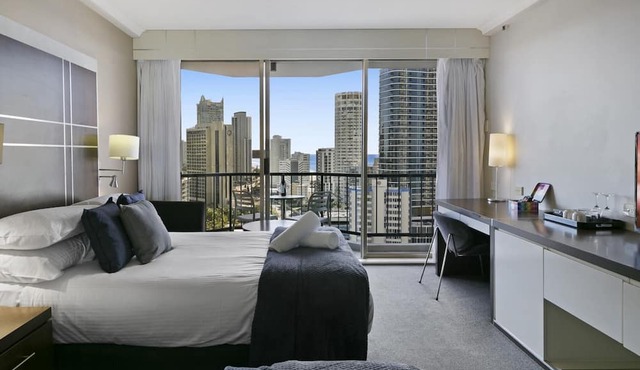 Ocean View 2-Bed Studio In the Heart of Surfers
