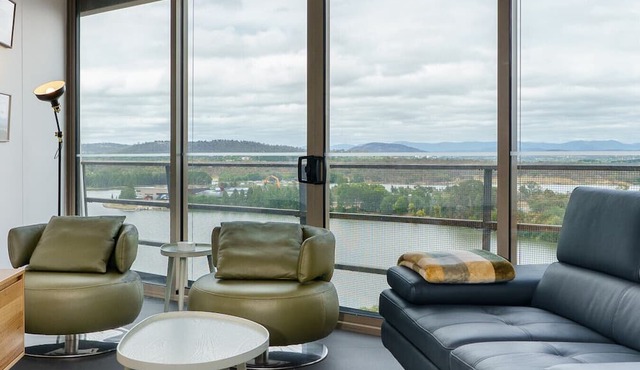 Stylish Top-Floor Apt with Lake and Mountain Views