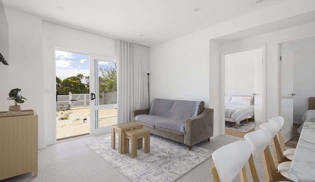 Peaceful 2-Bed Apartment in Coastal McCrae