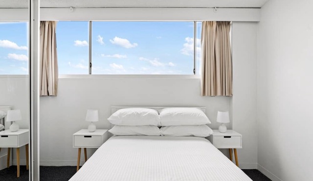 Apartment with Pool Access, a minute to the Beach