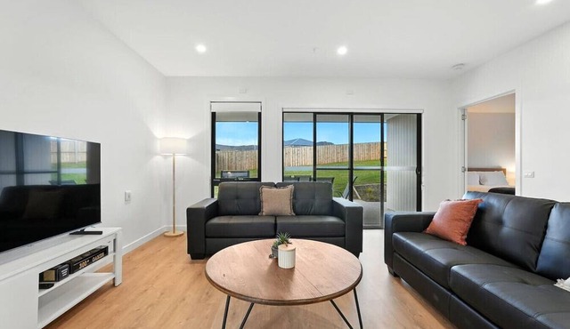 Modern & Accessible | Old Beach