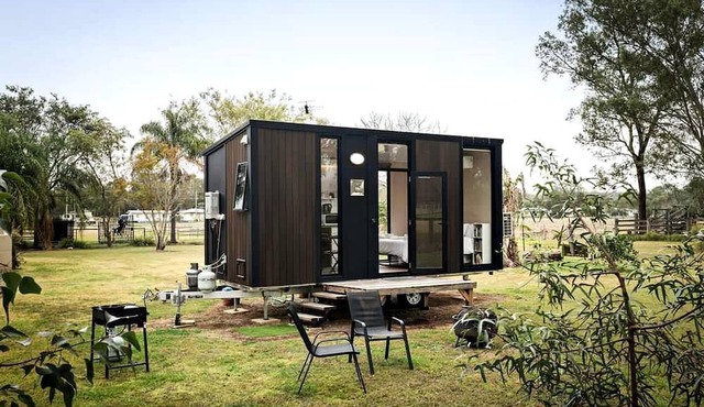 Fantastic Tiny House with Nice Sights in Glen Caim, Queensland in Glen Cairn
