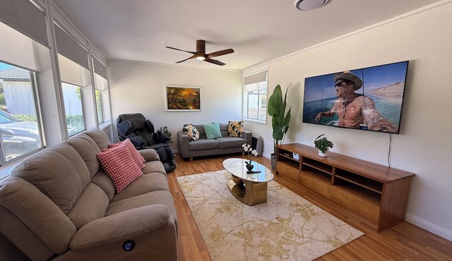 Duffy Family House: 3BR, 4B, Pet- Friendly Big Yard Entire home in Duffy ACT