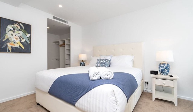 Lovely 2BR Apartment w/free parking on premises
