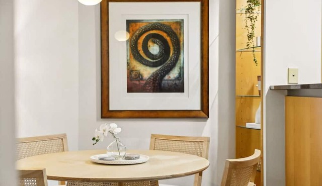 Luxurious Apartment only 250m walk to Opera House!