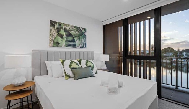 Riverview Retreat Pet-Friendly Apt + Pool/Parking