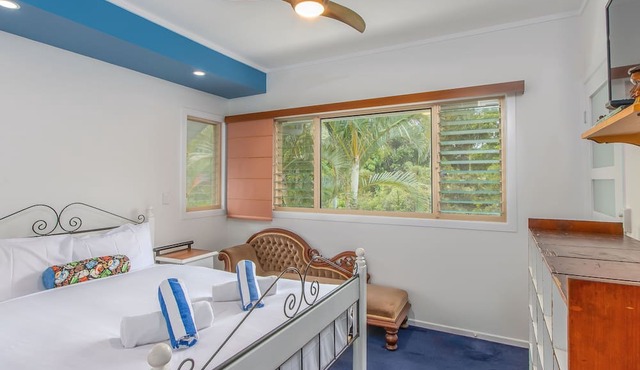 Hastings Cove - 1 Bedroom Upstairs Garden Apartment!