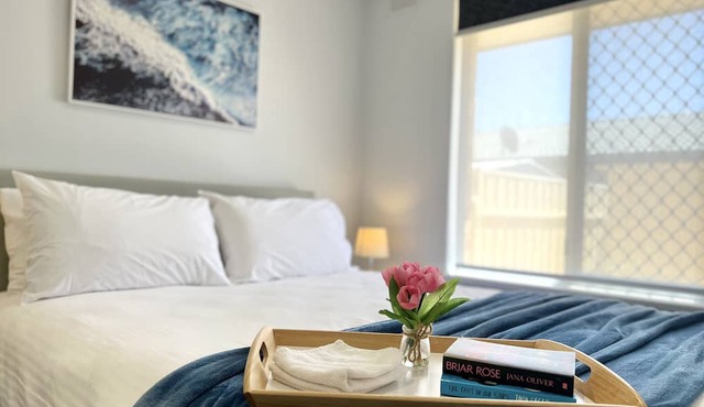 Feel happy & at home here! Freshly updated, cozy home unit in Hectorville, SA. Linen hire included. Heating & cooling throughout for year round comfort! Free parking.