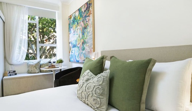 Stylish Studio with Rooftop Harbour Views