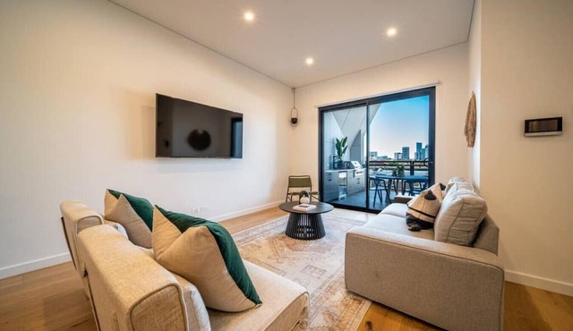 SYLO Luxury Apartments - Penthouse with City Views