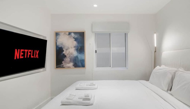 Luxe 3BR Full-Floor Suite w/Views | Darling Point
