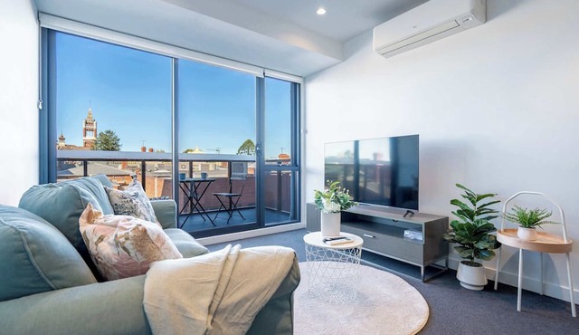 Modern 2BR Apartment with Smart TV and Views
