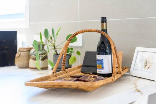 Ocean & Country Views, Spa, Pets Welcome, Fireplace - Your Ocean Oasis 10 minutes to Phillip Island