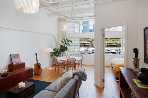 Harbourside Retreat on Iconic Finger Wharf