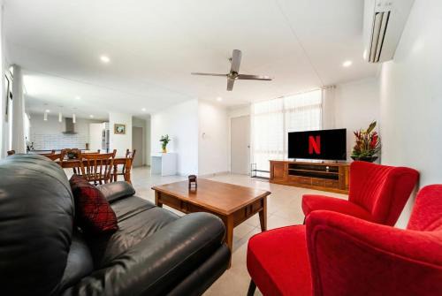 Spacious 5BR Home in Douglas 3 Living Areas