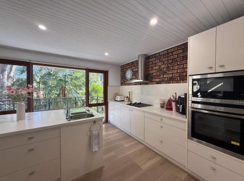 Treehouse Waterview at Caves Beach!