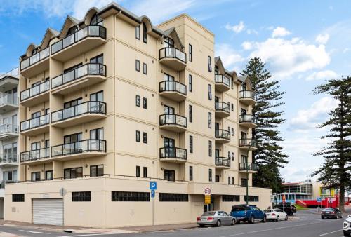 Colley Escape - Vibrant Life on Glenelg's Foreshore