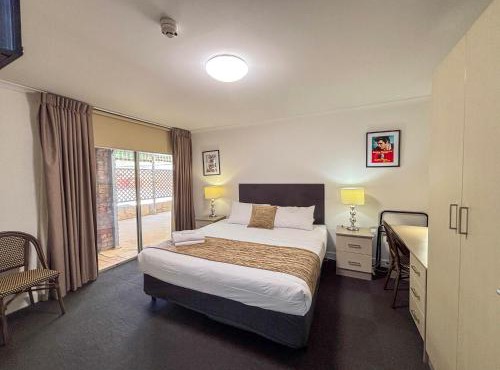 Gracelands Parkes