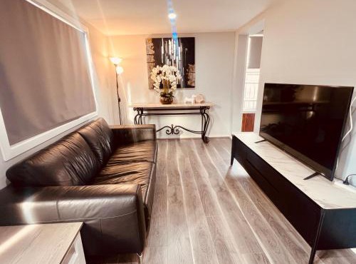 Spacious 4BR Home - Next to St Albans Station