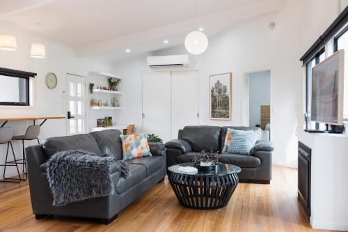 Feather & Nest - Private Farm Stay King Beds & Tennis Court