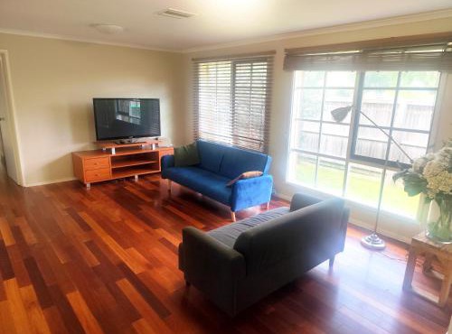 Spacious and cozy home next to Glen Waverley