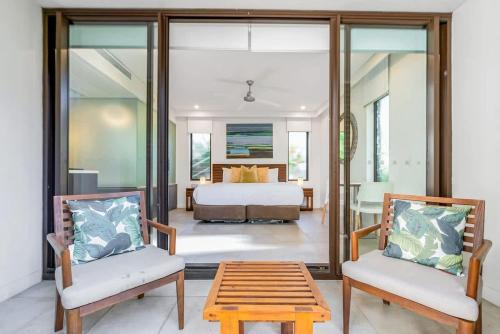 Resort-style Swim Out - A Poolside Oasis