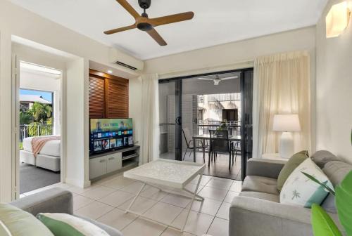 Lagoon Breeze - Beachside Living with Resort Perks
