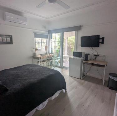 Coastal Grevillea Studio Retreat
