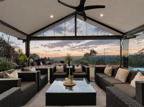 Zig Zag Retreat - Hilltop Home With Stunning Views