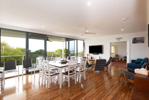 Jenkins Beach House Galwad y mor Call of the Sea
