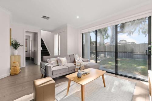 Campbelltown modern home Family Stay