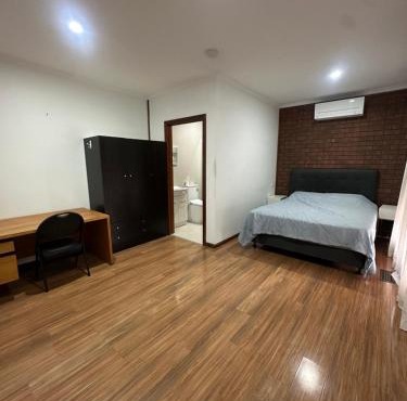 Guest Room in Kealba