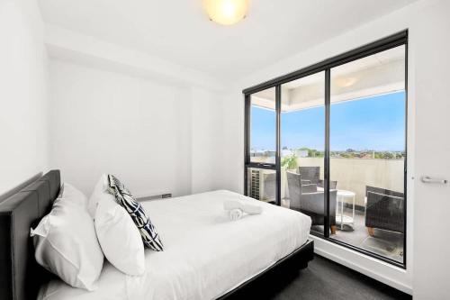 Convenient 2BR Apt with Free Parking
