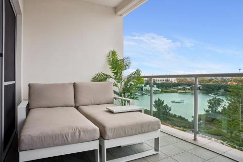 Coastal Studio with City & Ocean Views, Walk to Beach
