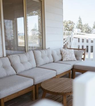 Princes Beach Cottage, sea views, BBQ & fireplace