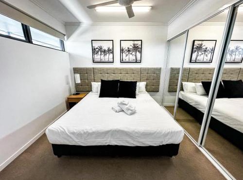 WhitsunStays - The Regal (2br/2bth, Central)