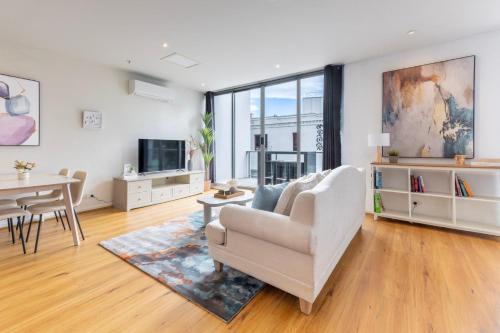 Comfortable Loft Living in Footscray
