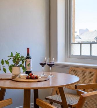 Oceanview Art Deco Retreat Next to Coogee Beach