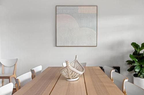 Castaway Beach House - Countryside Views by the Sea