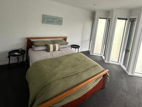 Entire Studio in Moonee Ponds with Free Parking