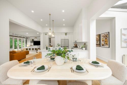Complete Host Brighton House