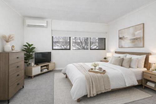Modern 2BR Apartment North Adelaide