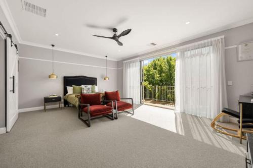 Shehan & Stone - Entertainer In The Heart Of Town