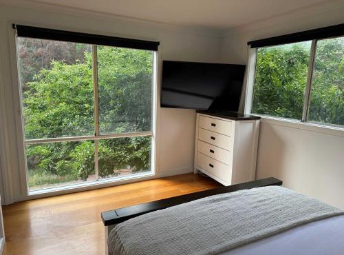 The Grandview Retreat, Riverside Farmstay Escape
