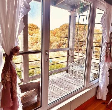 Romantic eco friendly cottage by the sea